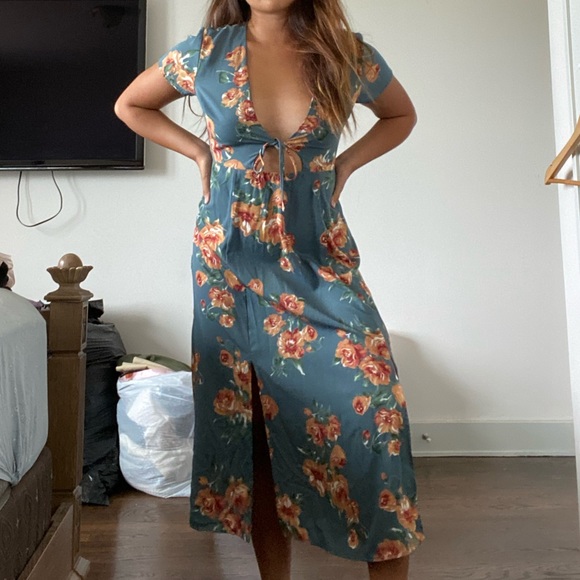 Lulus Dresses & Skirts - Floral maxi dress